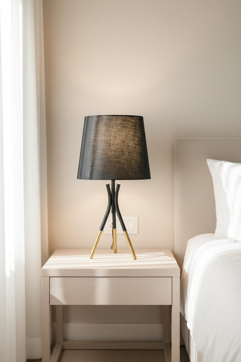 3-legged black and gold metal lamp 45x23 cm