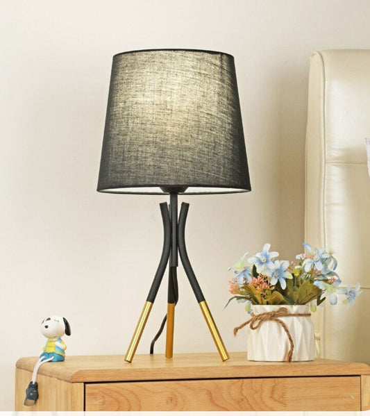 3-legged black and gold metal lamp 45x23 cm