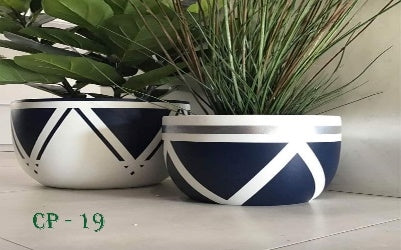 2 Natural clay pots, treated against moisture and weather, without planting.