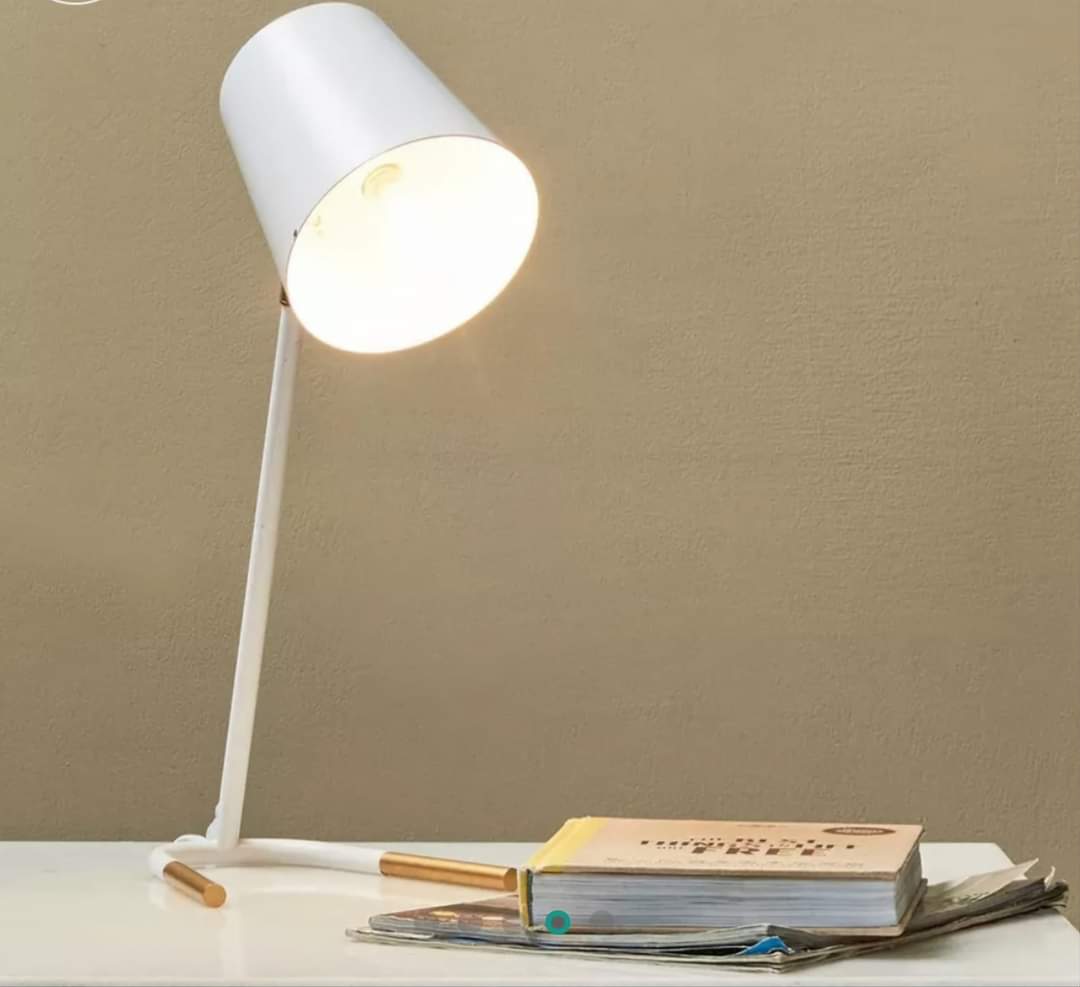 مصباح طاولة معدني - 36x15x19 سم 